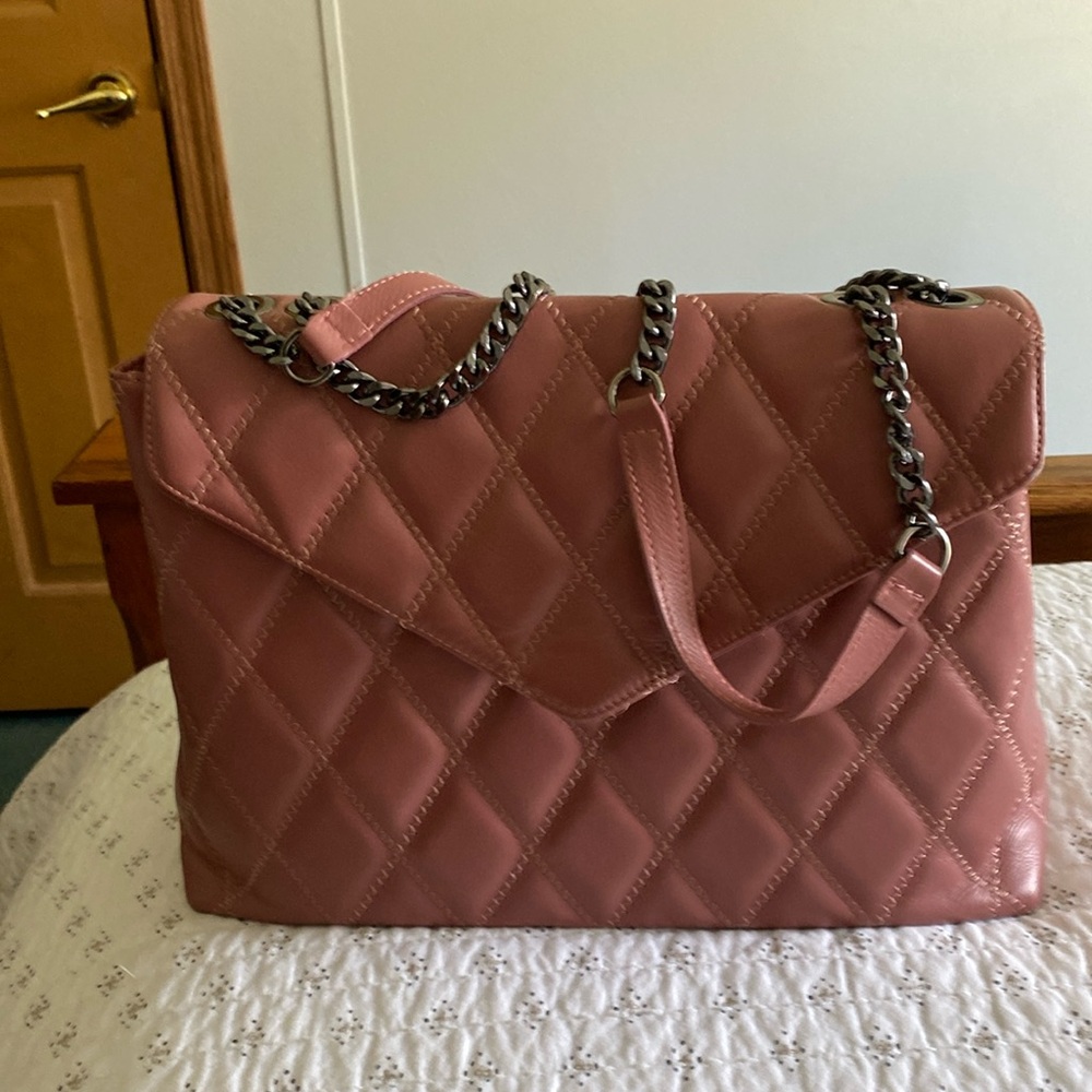 A nice bag it’s a Roberta Rossi it’s a mauve color